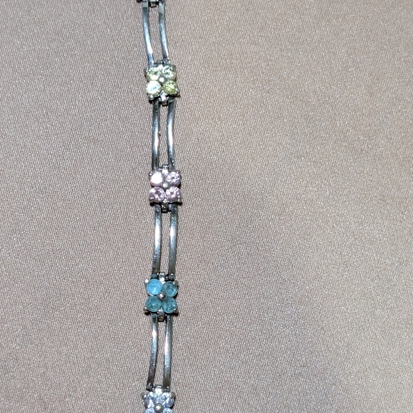 Elegant Silver Bracelet - Picture 3 of 5